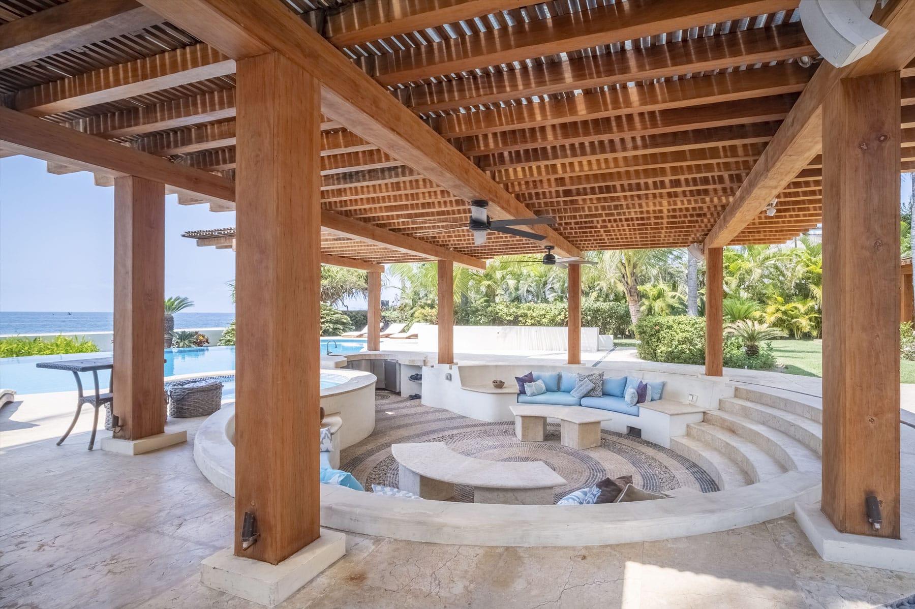 outdoor luxury photo